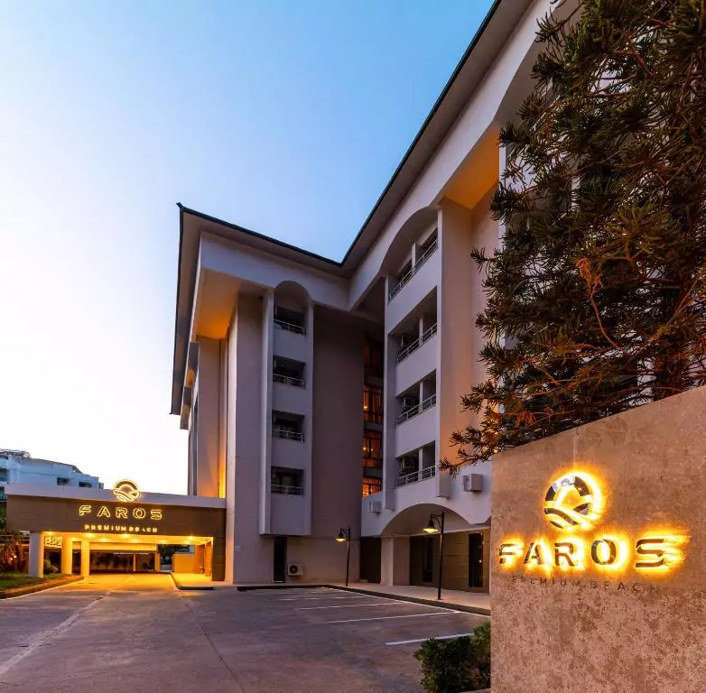 ورودی هتل فاروس پرمیوم مارماریس